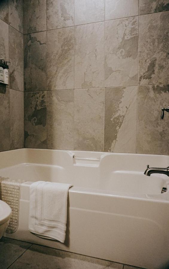 Отель Amity Flats Экстерьер фото