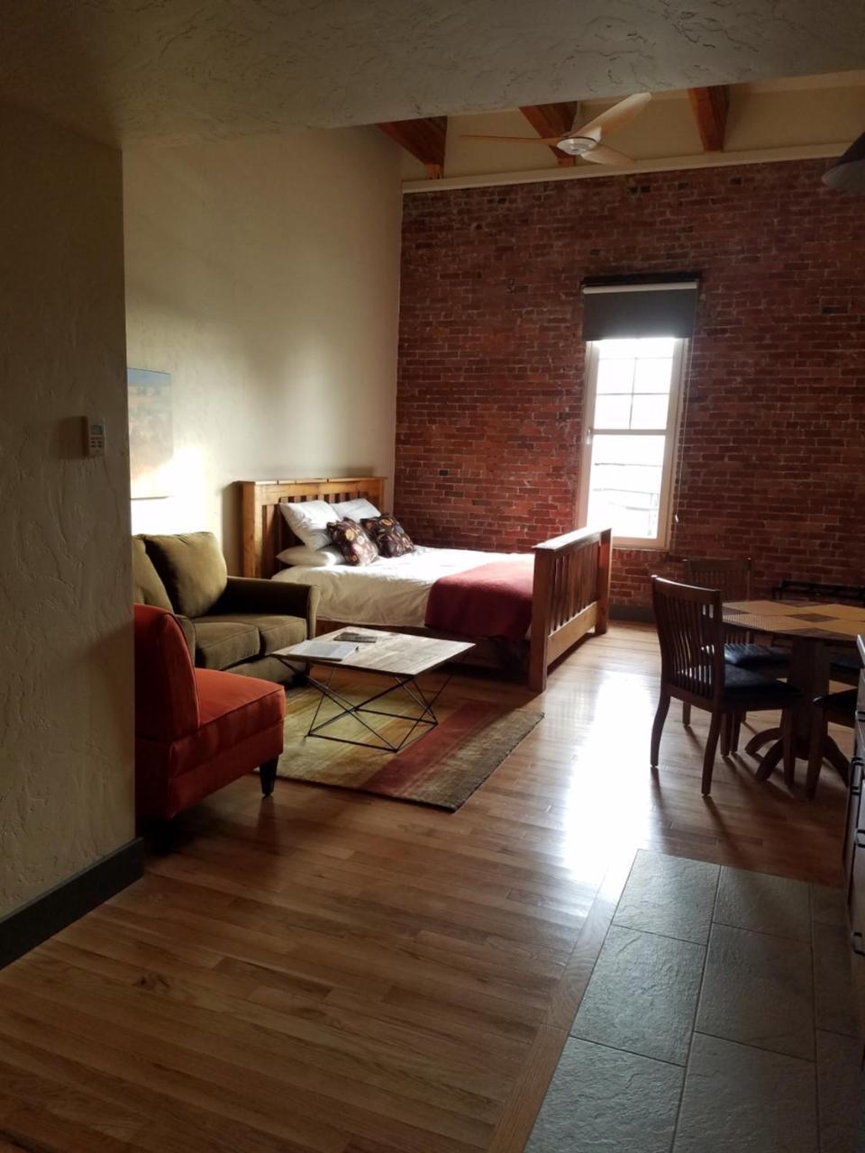 Отель Amity Flats Экстерьер фото